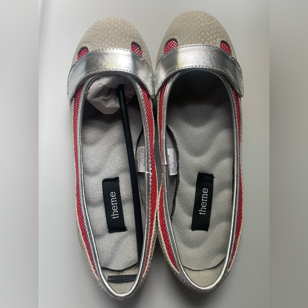 Theme Silver & Red Textured Slip-on Cushioned Ballet Slipper Shoes (Women’s 7.5)